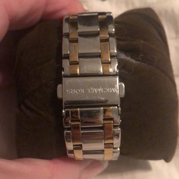 NEW***Michael Kors watch *** Not from outlet! Open to offers! No lowball please - Picture 11 of 12
